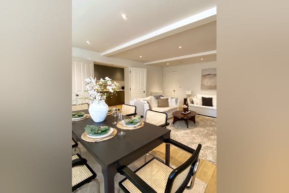 Property Image 3 for Castle Suite Apartment P499 Central New Town Edinburgh