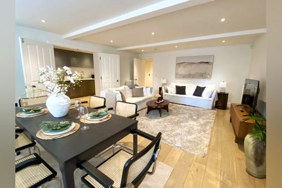 Property Image 1 for Castle Suite Apartment P499 Central New Town Edinburgh